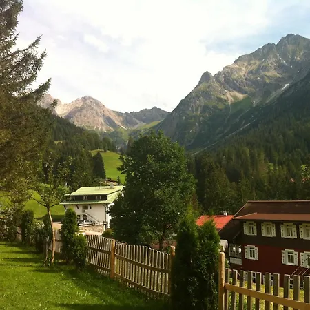 Gaestehaus Wildbach Guest house Mittelberg